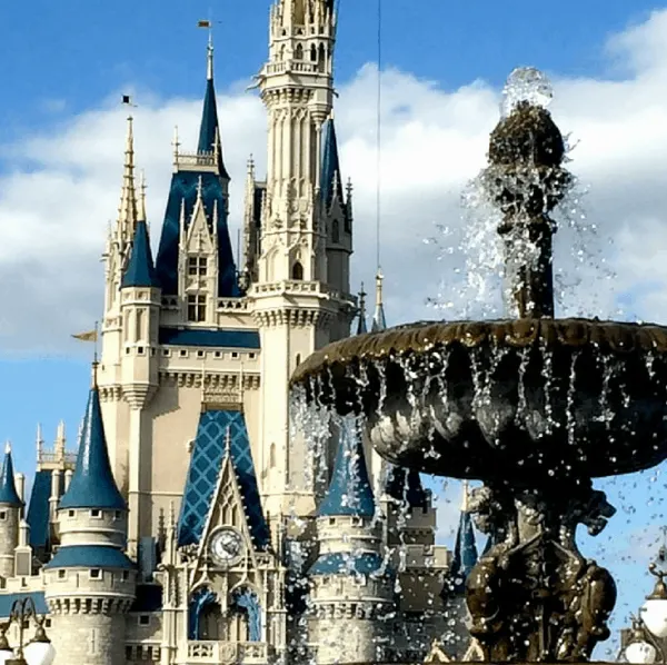 cinderella castle fountain at disney world with toddlers