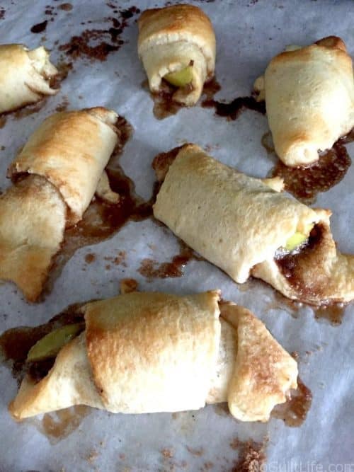 Simple cinnamon apple bites made with crescent rolls. These taste just like mini apple pies! Easy recipe perfect for fall football celebrations.