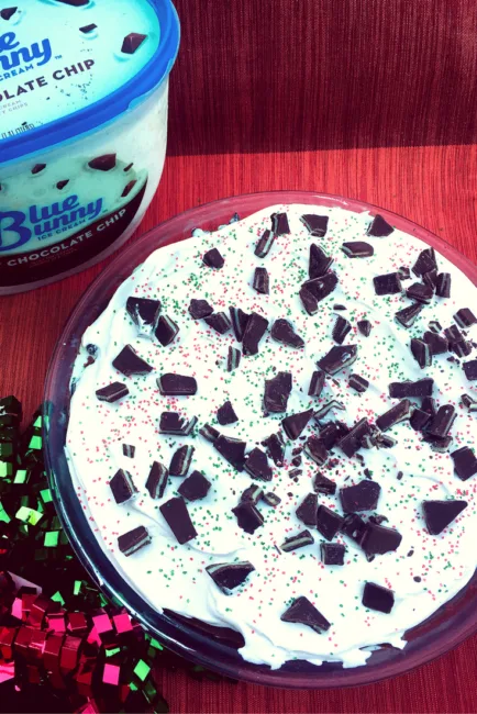 Easy no bake Mint Chocolate Chip Ice Cream Pie perfect with Blue Bunny Ice Cream. Holiday Treats | Holiday Parties | Desserts