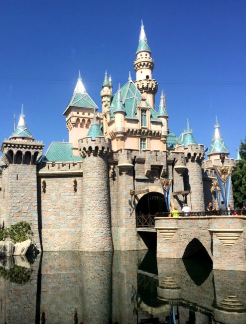 6 kid approved California theme parks to visit during spring break and summer vacations. Universal | Disneyland | Sea World | Great America | LEGOLAND | Gilroy Gardens 