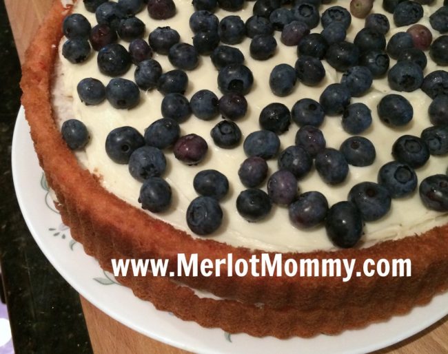 Easy Fourth of July Recipes for your celebrations of the red white and blue. Desserts | simple recipes | 4th of July | Sweet Treats | 4th of july food | 4th of july party ideas