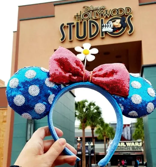 We all love those rose gold ears but there's a new set of ears on the horizon.?Vintage Minnie ears are here and we are LIVING FOR THEM.?Here's how you can find vintage Minnie ears at Disney. 