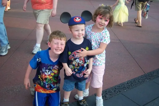 kids in mickey ears ways to remember your disney vacation