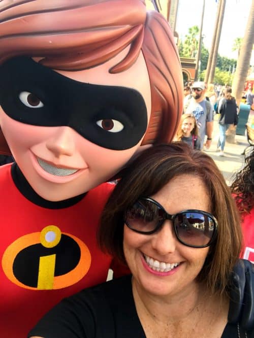 Mrs. Incredible selife at Disneyland 2018 rundisney virtual race medals featuring the Incredibles!