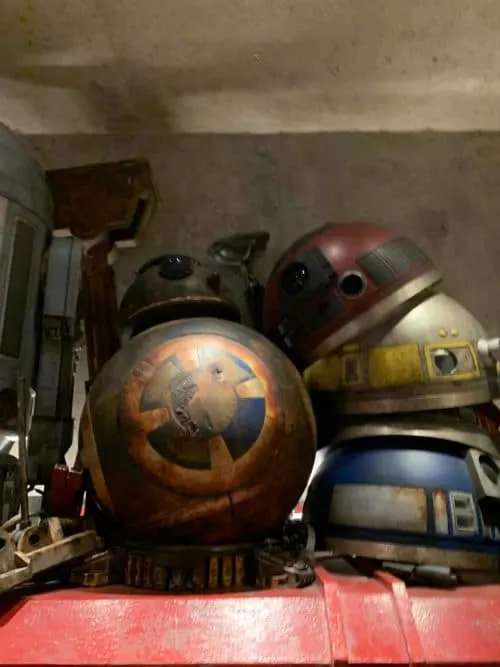 BB droids inside the Droid Depot